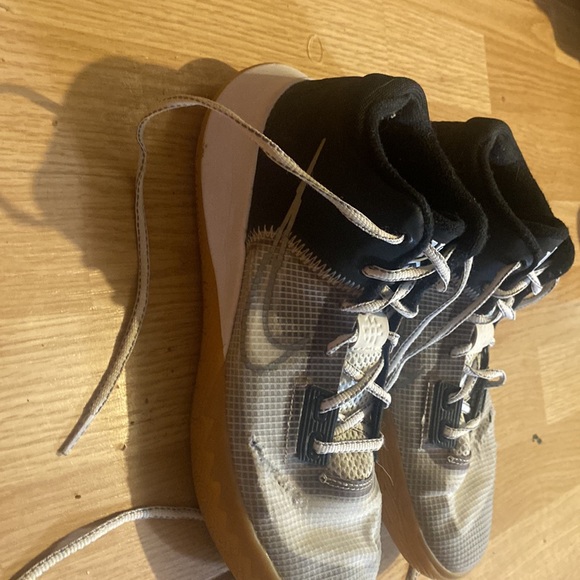 Kyrie flytrap 4s - Picture 2 of 3